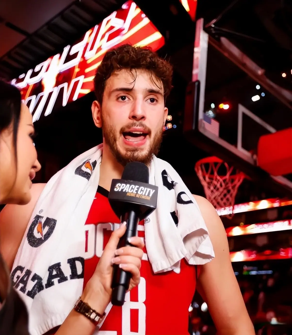 河源华锋 4场三分10中6！命中率6成，火箭队底薪大闸变神射手，斯通又捡漏